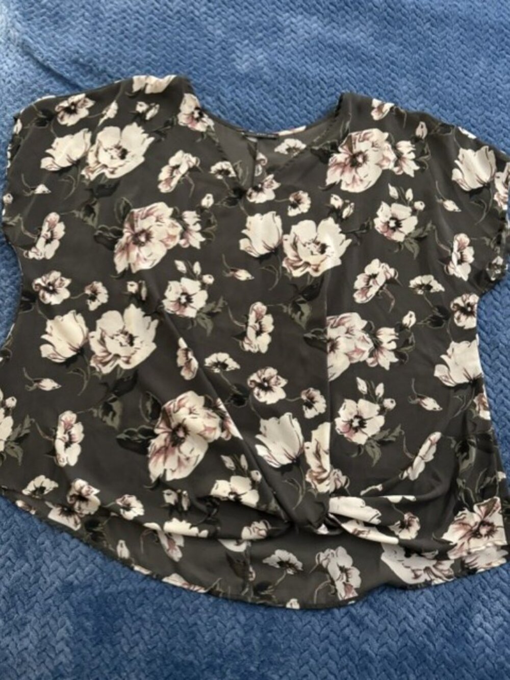 West Kei Floral Twist-Front Blouse Size 2X Olive Green V-Neck Short Sleeve - Picture 7 of 15